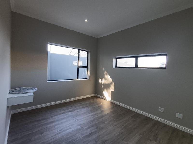 To Let 2 Bedroom Property for Rent in Kraaibosch Park Western Cape